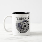 第70誕生日のTシャツおよびギフト ツートーンマグカップ (左)