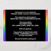 第73回誕生日パーティー:おもしろいカラフル、レインボーパターン 箔招待状 (裏面)