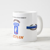 第74歩兵の取り外しのベトナムのジャンボマグ ジャンボコーヒーマグカップ (正面右)