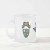 第75レンジャー連隊退役軍人 フロストグラスマグカップ (左)