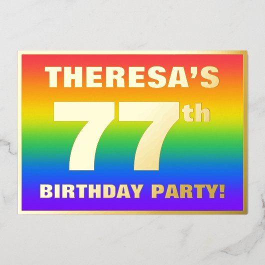 第77回誕生日パーティー:おもしろいカラフル、レインボーパターン 箔招待状 (正面)