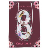 第8誕生日の少女フォトコラージピンクフラワー ミディアムペーパーバッグ (裏面)