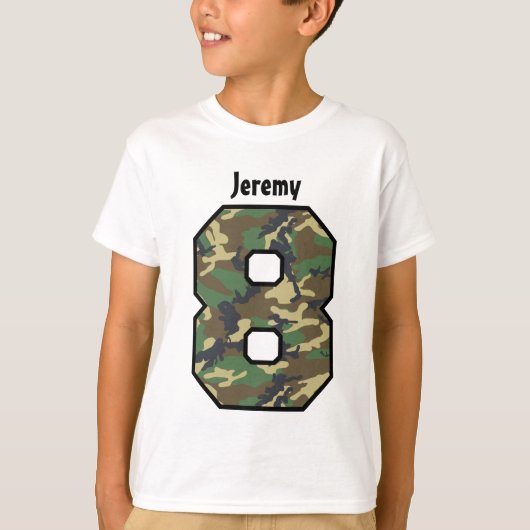 第8誕生日の男の子の迷彩柄の8年の名前をカスタムするV007J Tシャツ (正面)