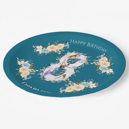 第8誕生日フォトコラージブルーイエローフラワーティール(緑がかった色) ペーパープレート (アングル)