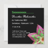 第80誕生日のピンクの緑の花W1445を驚かして下さい 招待状 (裏面)