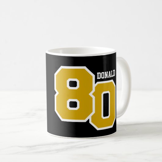 第80誕生日の金ゴールドおよび黒いV008A コーヒーマグカップ (正面右)