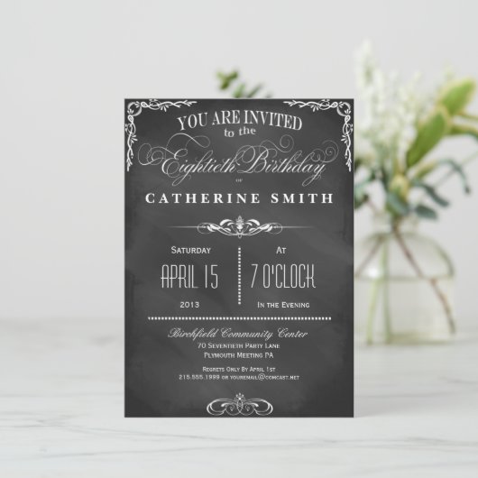 第80誕生日の黒板のタイポグラフィのパーティーの招待 招待状 (スタンド正面)