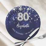 第80誕生日ネイビー・ブルー・シルバー・スターズ ペーパープレート<br><div class="desc">80誕生祝い。銀の星を持つネイビーフェイクブルーの背景色。青い色が不均一だ。名前を追加する，文字.</div>