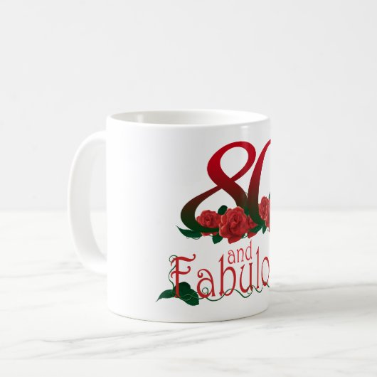 第80誕生日80およびすばらしい赤いバラの花柄のマグ コーヒーマグカップ (正面左)