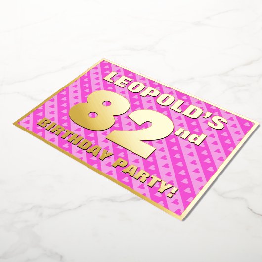 第82回バースデーパーティー – おもしろいピンクのハートとストライプ 箔招待状 (回転した状態)