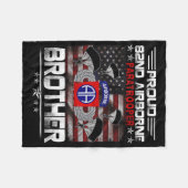 第82回誇りを持った空挺空挺部隊ブラザー米国州旗 –  フリースブランケット (正面(横))