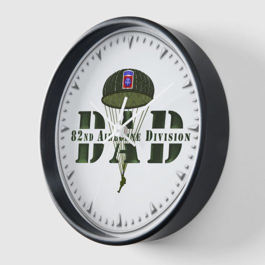 第82期空挺師団パパ 壁時計 (傾斜)