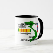 第82空挺師団のベトナムの退役軍人のコーヒー・マグ マグカップ (正面右)