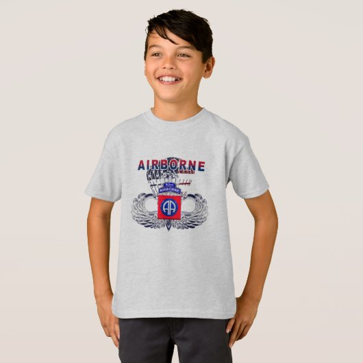 第82空挺師団の少年 Tシャツ (正面フル)