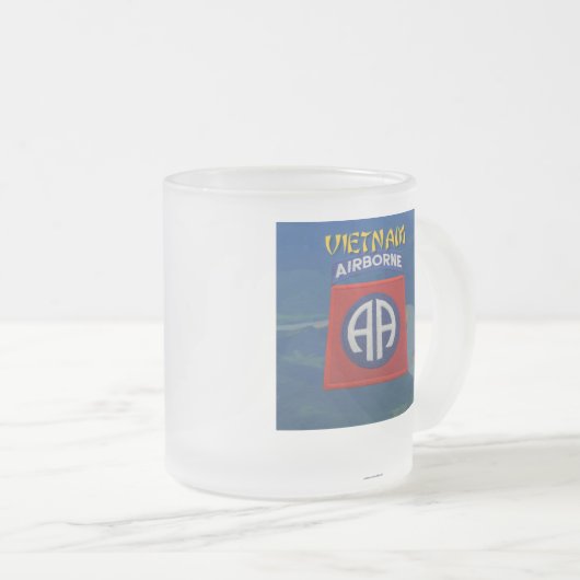 第82空挺師団パッチ軍退役軍人vfw Mug フロストグラスマグカップ (正面右)