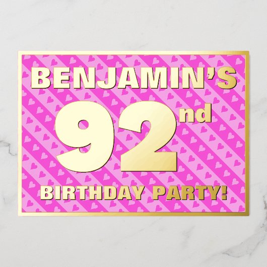 第92回バースデーパーティー – おもしろいピンクのハートとストライプ 箔招待状 (正面)
