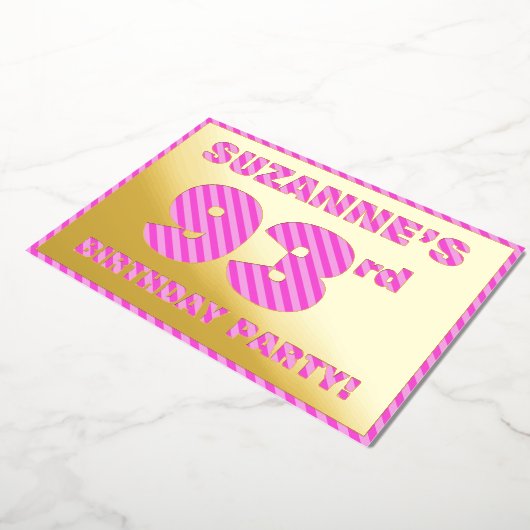 第93回誕生日パーティはっきりした:おもしろい、ピンクストライプ色93 箔招待状 (回転した状態)