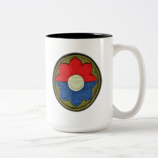 第9 IDの歩兵Fort Lewisは退役軍人LRRPを診察します ツートーンマグカップ (右)