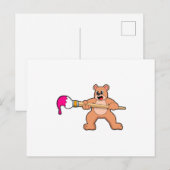 筆と絵の具で絵を描くクマ ポストカード (正面/裏面)