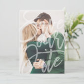 筆記体オーバーレイ・セーブ・ザ・デートの写真カード セーブザデート (スタンド正面)