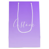 筆記体名前 & 編集可能なライトパープルのオンブレ ミディアムペーパーバッグ (裏面)