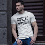 筋肉おもしろいギーク Tシャツ<br><div class="desc">マッスルのおもしろいギークTシャツの取り付け</div>