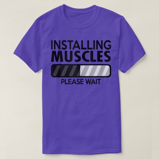 筋肉のインストールお待ちジムおもしろいトレーニング Tシャツ (デザイン正面)