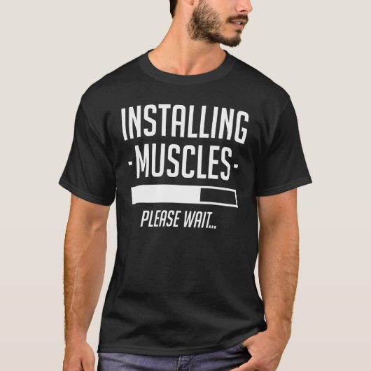筋肉のインストールお待ちジムトレーニング Tシャツ (正面)