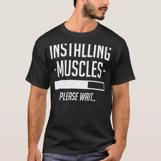 筋肉のインストールお待ちジムトレーニング Tシャツ (正面)