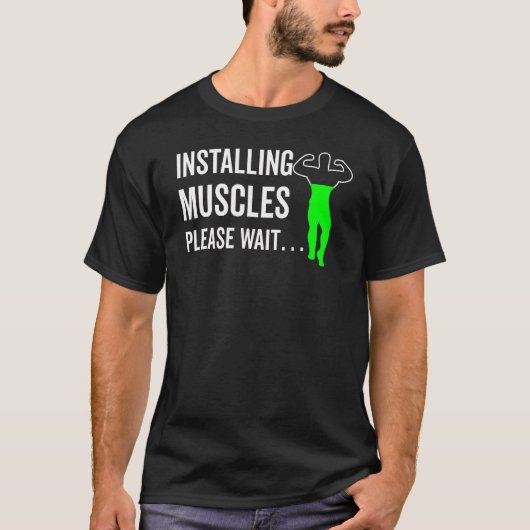 筋肉のインストールお待ちジムトレーニング Tシャツ (正面)