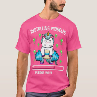 筋肉をインストールするUnicornジムおもしろいを待つ Tシャツ