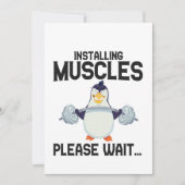 筋肉を付けてください 待ってください 面白いペンギン鳥 招待状 (正面)