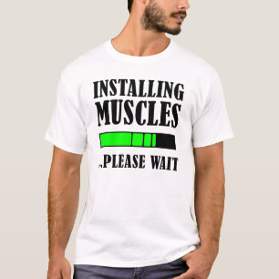 筋肉インストール中 おもしろ ウェイト トレーニング Tシャツ