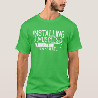 筋肉インストール中 お待ちください 筋トレ ユニーク Tシャツ
