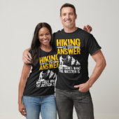 答えはハイキング 誰が質問に気にする Tシャツ (ユニセックス)