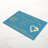 箔と写真の誕生の発表を保持する新しい手 箔招待状 (回転した状態)