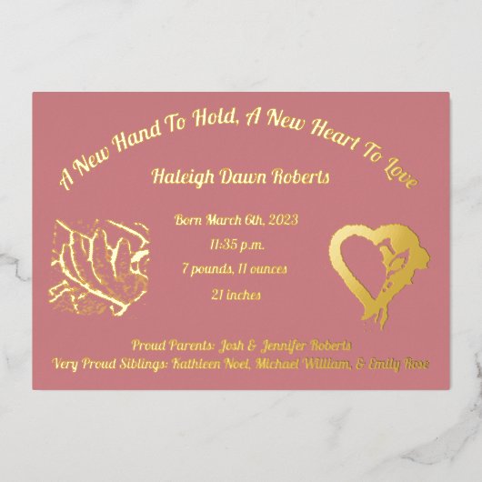 箔と写真の誕生の発表を保持する新しい手 箔招待状 (正面)