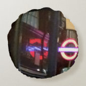 管のロンドンの地下の地下鉄の列車のネオンライト ラウンドクッション (裏面)