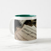 管の腹鳴のマグ ツートーンマグカップ (正面左)