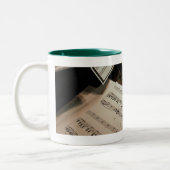 管の腹鳴のマグ ツートーンマグカップ (左)