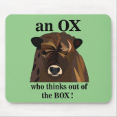 箱から出考えた牛 マウスパッド (正面)