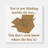 箱のおもしろい外の段ボールの暗いユーモア マグネット (正面)