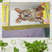 箱のゴールデン・リトリーバーチョコレートウサギ キッチンタオル (折り畳み)