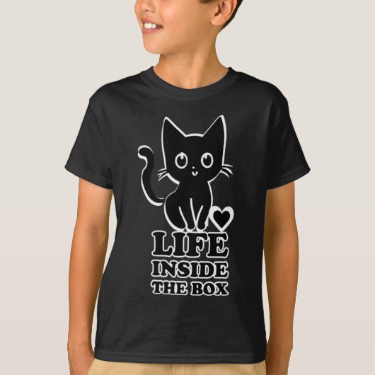 箱の中の暮らし – 黒い子ネコ Tシャツ (正面)