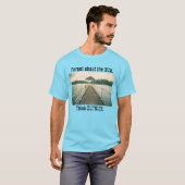 箱を捨てろ。外で考えろ。桟橋のある湖 Tee Tシャツ (正面フル)