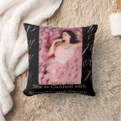 箴言第31回女性ブラック&ピンクピロー クッション (ブランケット)