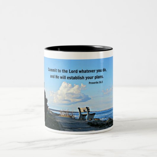 箴言16:3主に尽くしなさい。 ツートーンマグカップ (中央)