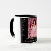 箴言31女性ブラック&ピンクフロントコーヒーマグ マグカップ (正面左)