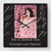 箴言31女性黒ピンク角壁時計 スクエア壁時計 (正面)