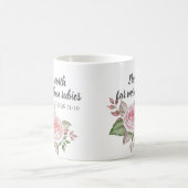 箴言31:10ルビーよりもはるかに価値がある コーヒーマグカップ (中央)